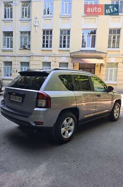 Внедорожник / Кроссовер Jeep Compass 2015 в 