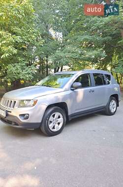 Внедорожник / Кроссовер Jeep Compass 2015 в 