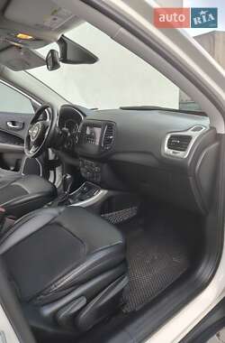 Внедорожник / Кроссовер Jeep Compass 2018 в 