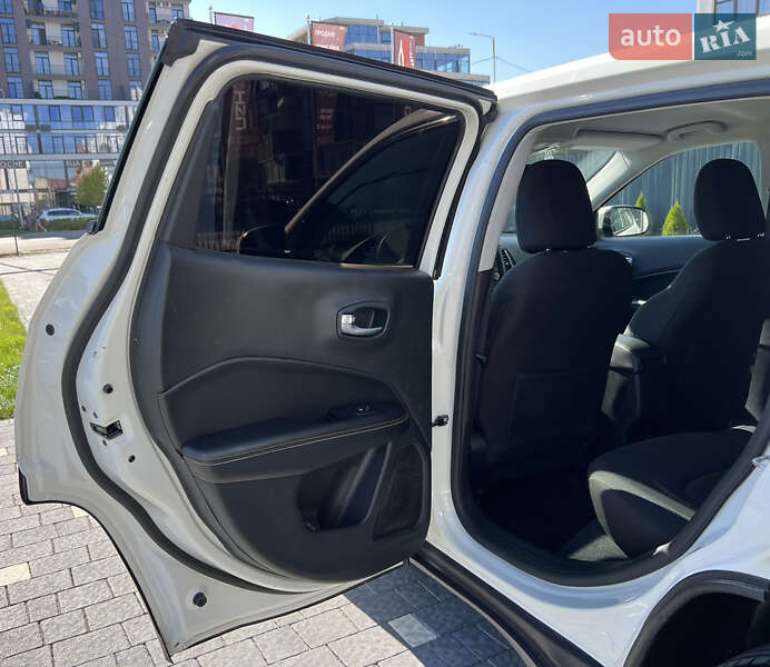 Внедорожник / Кроссовер Jeep Compass 2017 в Ужгороде