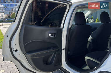 Внедорожник / Кроссовер Jeep Compass 2017 в 