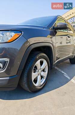 Внедорожник / Кроссовер Jeep Compass 2018 в 