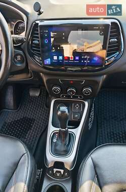 Внедорожник / Кроссовер Jeep Compass 2018 в 
