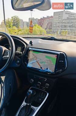 Внедорожник / Кроссовер Jeep Compass 2018 в 