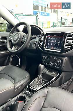 Внедорожник / Кроссовер Jeep Compass 2017 в 