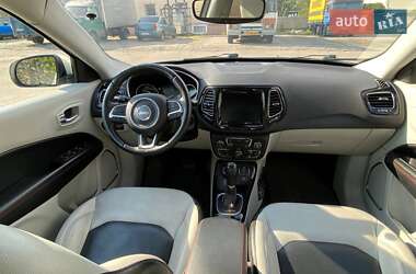 Внедорожник / Кроссовер Jeep Compass 2018 в 