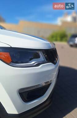 Внедорожник / Кроссовер Jeep Compass 2018 в 