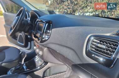 Внедорожник / Кроссовер Jeep Compass 2018 в 