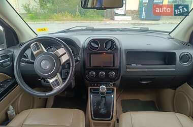 Внедорожник / Кроссовер Jeep Compass 2012 в 