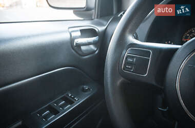 Внедорожник / Кроссовер Jeep Compass 2014 в 