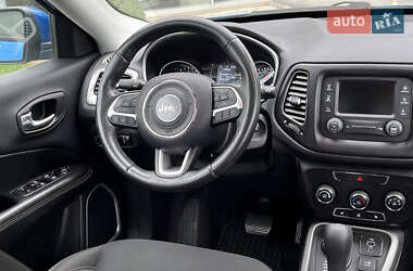 Внедорожник / Кроссовер Jeep Compass 2018 в 