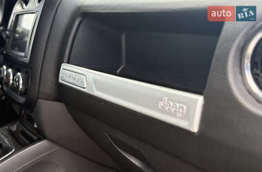 Внедорожник / Кроссовер Jeep Compass 2015 в 