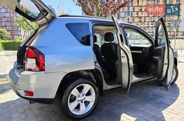 Внедорожник / Кроссовер Jeep Compass 2015 в 