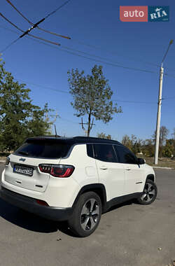 Внедорожник / Кроссовер Jeep Compass 2018 в 