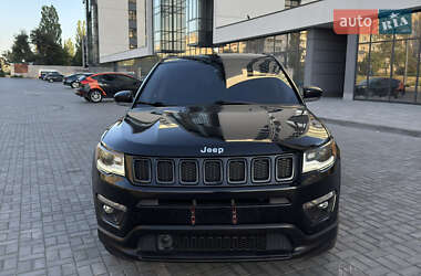 Внедорожник / Кроссовер Jeep Compass 2018 в 