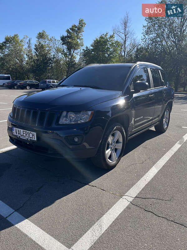Внедорожник / Кроссовер Jeep Compass 2015 в 