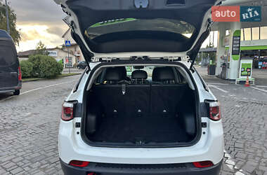 Внедорожник / Кроссовер Jeep Compass 2019 в 