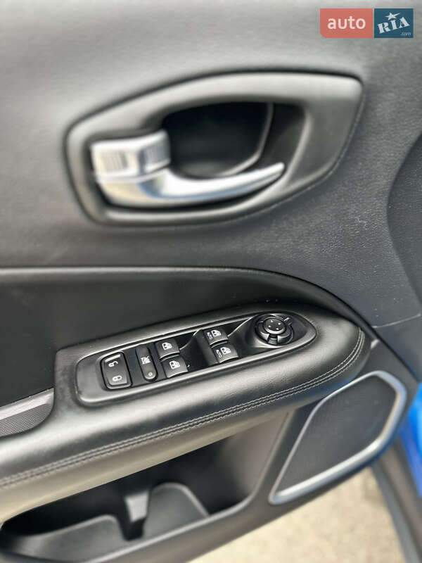 Внедорожник / Кроссовер Jeep Compass 2020 в Киеве