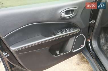 Внедорожник / Кроссовер Jeep Compass 2017 в 