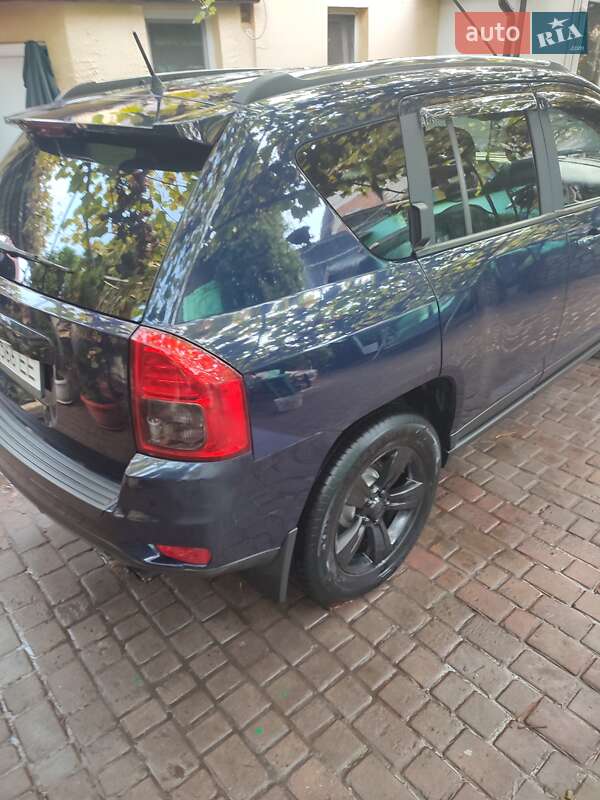 Внедорожник / Кроссовер Jeep Compass 2012 в Гадяче
