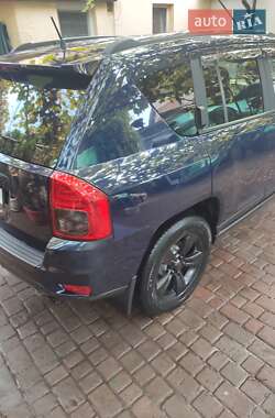 Внедорожник / Кроссовер Jeep Compass 2012 в 