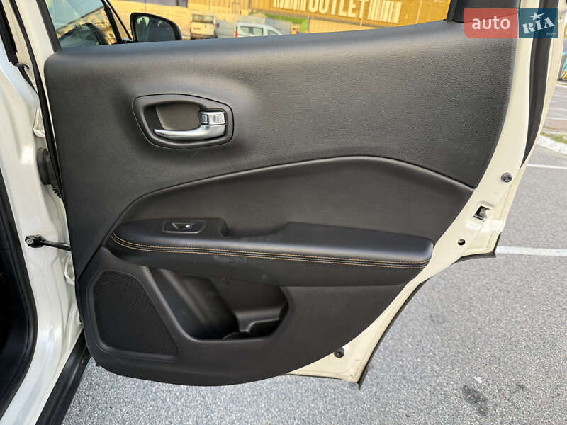 Позашляховик / Кросовер Jeep Compass 2017 в Києві фото 36 Позашляховик / Кросовер Jeep Compass 2017 в Києві