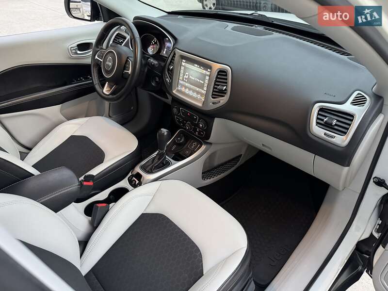 Внедорожник / Кроссовер Jeep Compass 2017 в Киеве