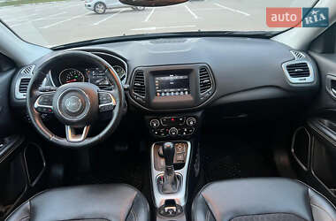 Внедорожник / Кроссовер Jeep Compass 2018 в 