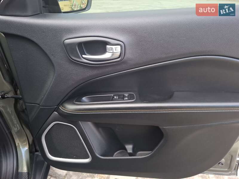 Позашляховик / Кросовер Jeep Compass 2017 в Чернівцях