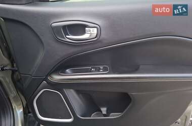 Внедорожник / Кроссовер Jeep Compass 2017 в 
