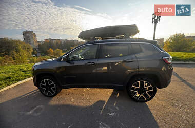 Внедорожник / Кроссовер Jeep Compass 2018 в 