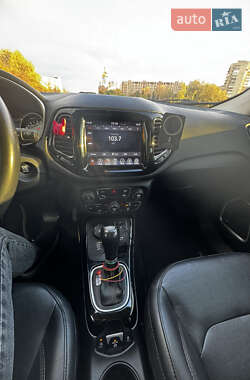 Внедорожник / Кроссовер Jeep Compass 2018 в 