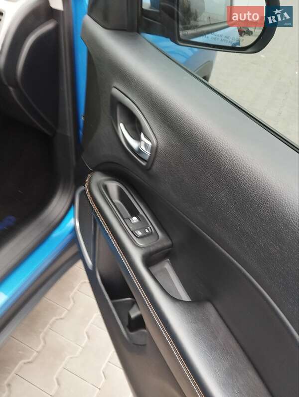 Позашляховик / Кросовер Jeep Compass 2019 в Києві фото 21 Позашляховик / Кросовер Jeep Compass 2019 в Києві