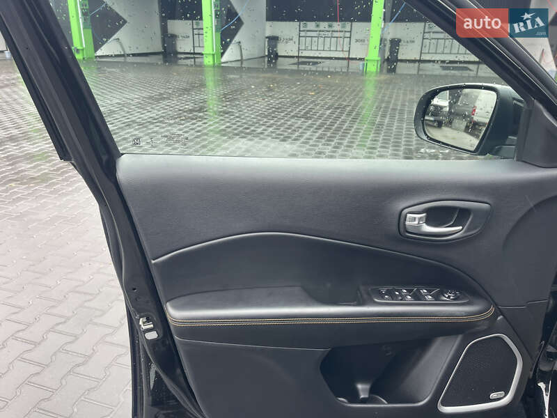 Позашляховик / Кросовер Jeep Compass 2021 в Чернівцях