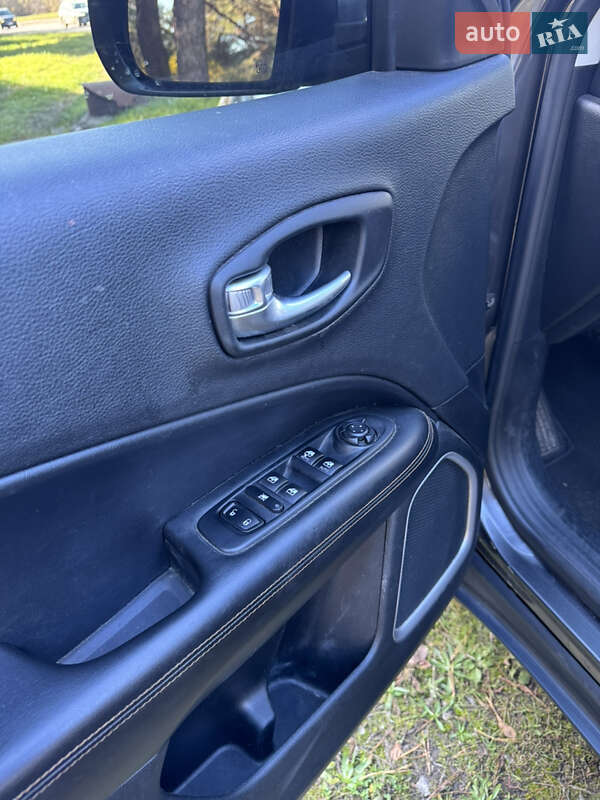 Позашляховик / Кросовер Jeep Compass 2018 в Києві фото 20 Позашляховик / Кросовер Jeep Compass 2018 в Києві