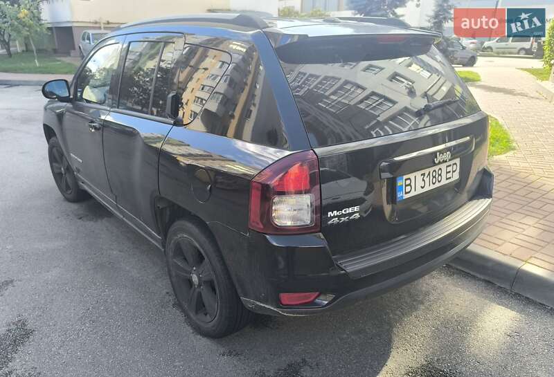 Внедорожник / Кроссовер Jeep Compass 2015 в Вишневом фото 4 Внедорожник / Кроссовер Jeep Compass 2015 в Вишневом