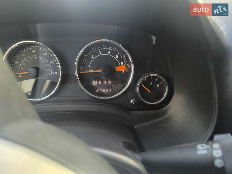 Внедорожник / Кроссовер Jeep Compass 2015 в Вишневом фото 10 Внедорожник / Кроссовер Jeep Compass 2015 в Вишневом