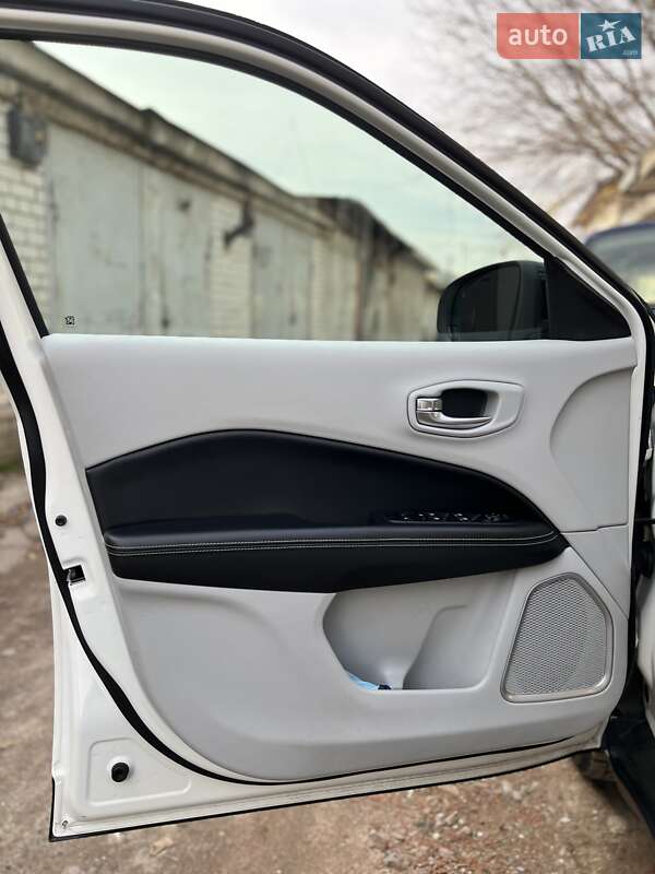 Внедорожник / Кроссовер Jeep Compass 2020 в Киеве