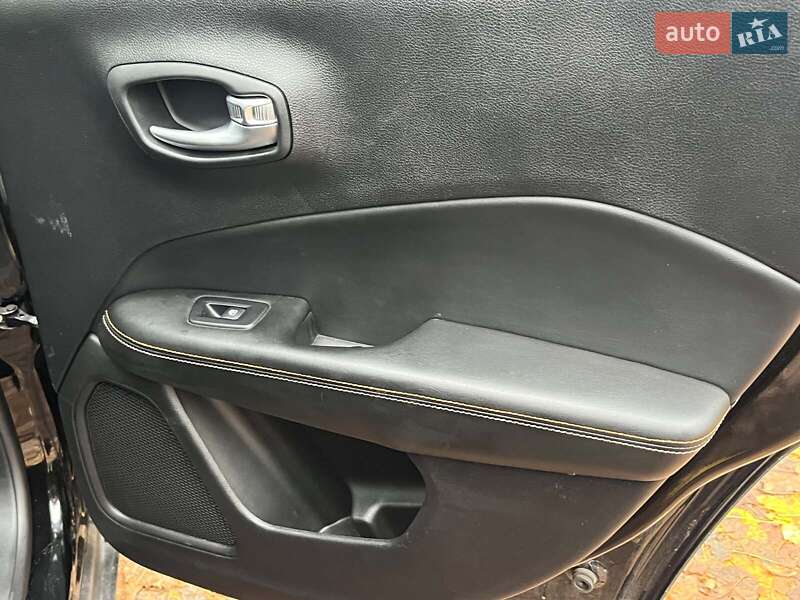 Внедорожник / Кроссовер Jeep Compass 2017 в Киеве фото 29 Внедорожник / Кроссовер Jeep Compass 2017 в Киеве