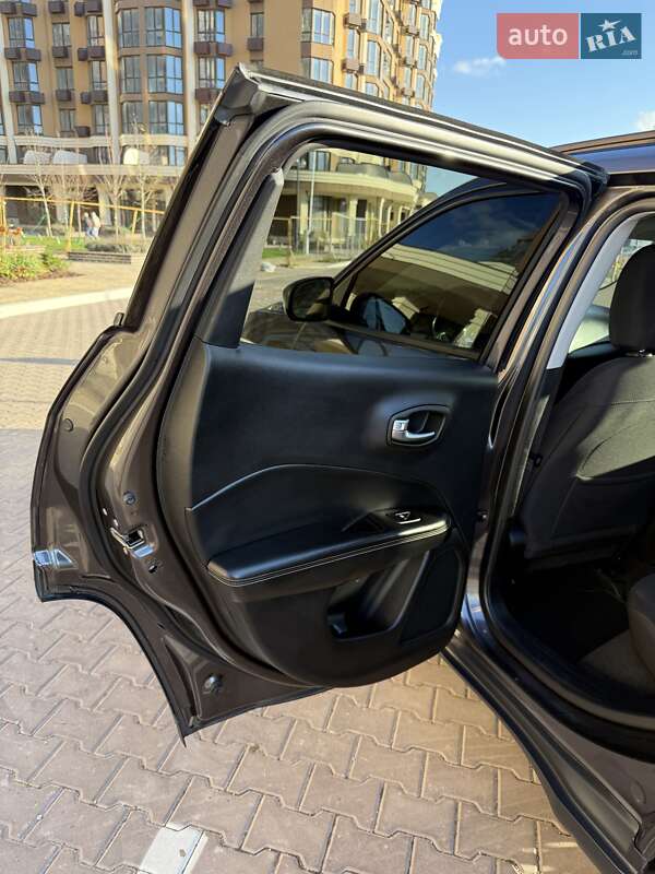 Внедорожник / Кроссовер Jeep Compass 2017 в Софиевской Борщаговке