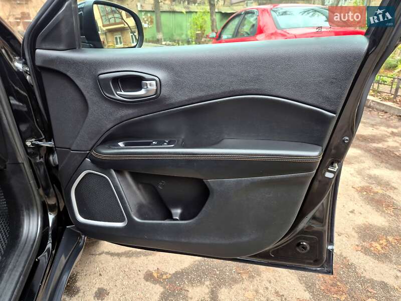 Внедорожник / Кроссовер Jeep Compass 2018 в Киеве фото 44 Внедорожник / Кроссовер Jeep Compass 2018 в Киеве