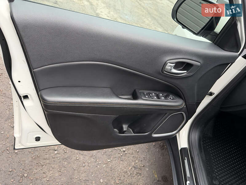 Внедорожник / Кроссовер Jeep Compass 2017 в Киеве