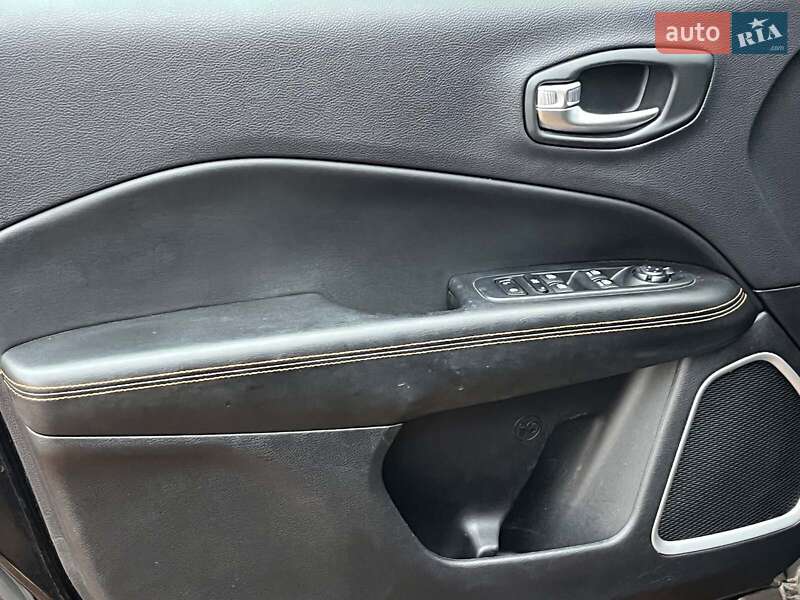 Внедорожник / Кроссовер Jeep Compass 2017 в Киеве