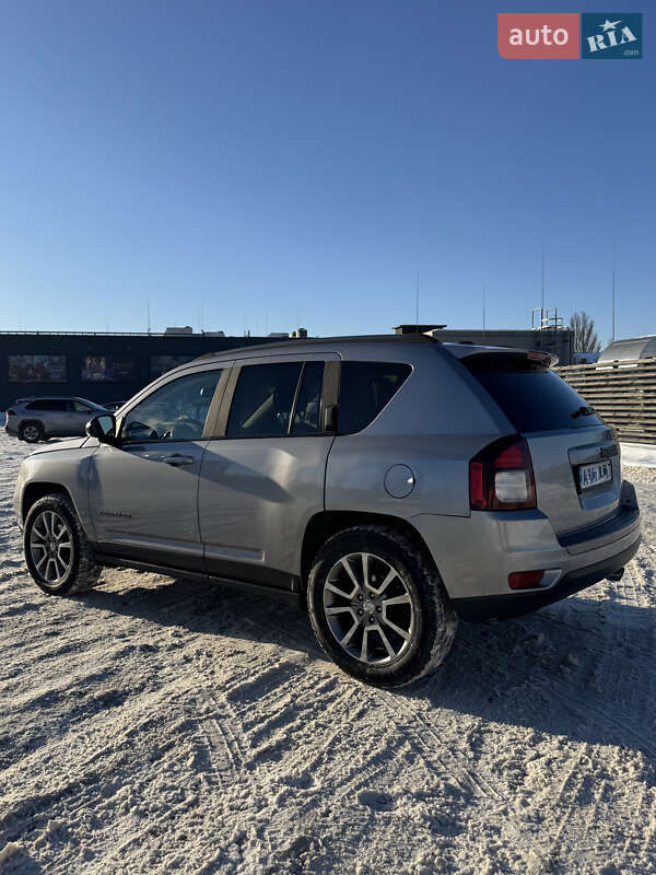 Внедорожник / Кроссовер Jeep Compass 2015 в Киеве
