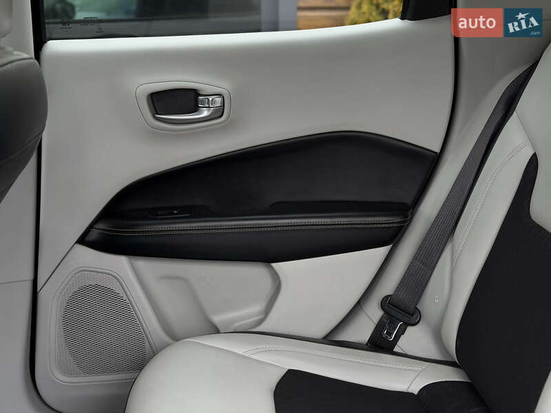 Внедорожник / Кроссовер Jeep Compass 2017 в Шептицькому