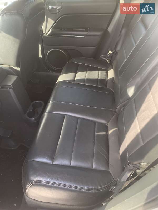 Внедорожник / Кроссовер Jeep Compass 2011 в Липовой Долине