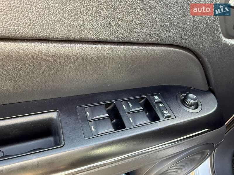 Позашляховик / Кросовер Jeep Compass 2011 в Києві