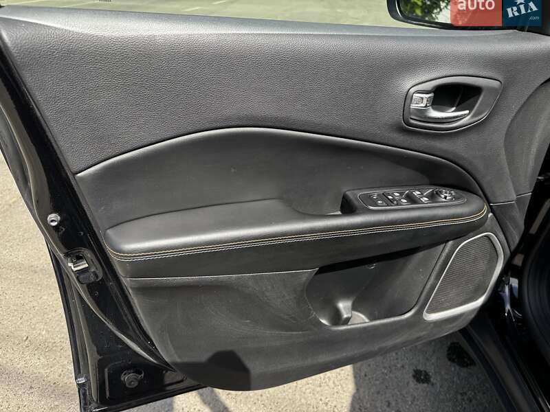 Внедорожник / Кроссовер Jeep Compass 2017 в Киеве