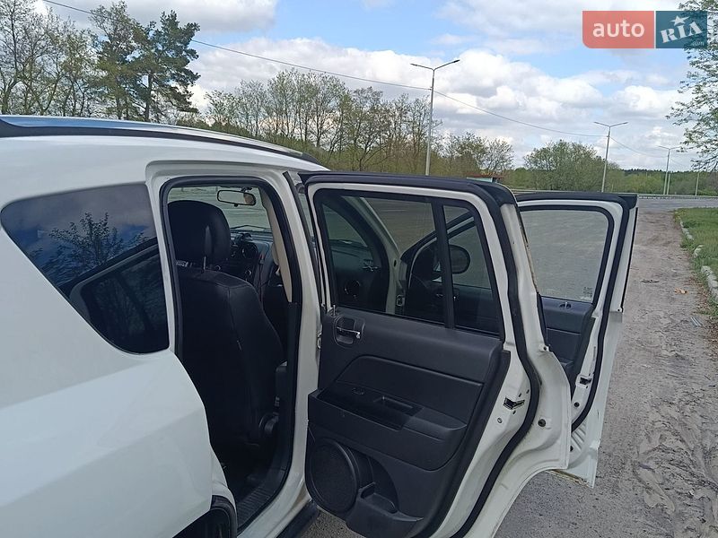 Внедорожник / Кроссовер Jeep Compass 2012 в Городне
