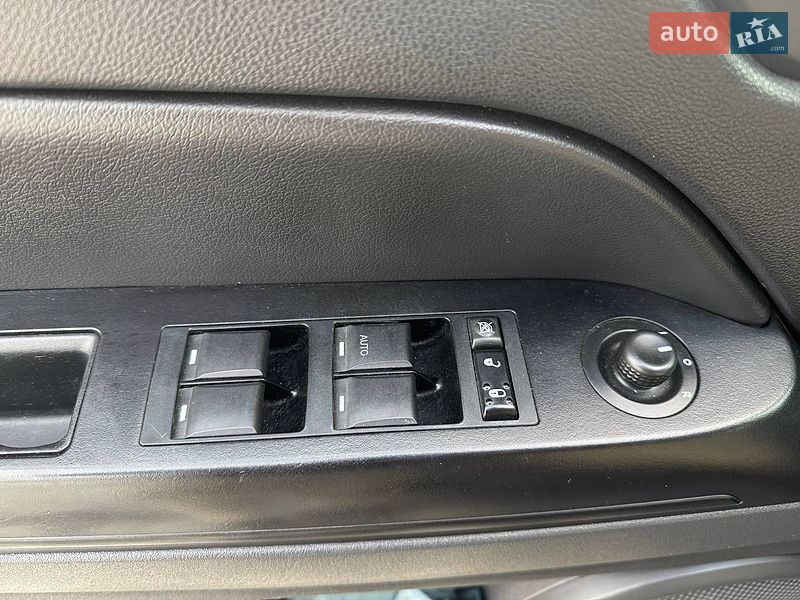 Позашляховик / Кросовер Jeep Compass 2011 в Києві